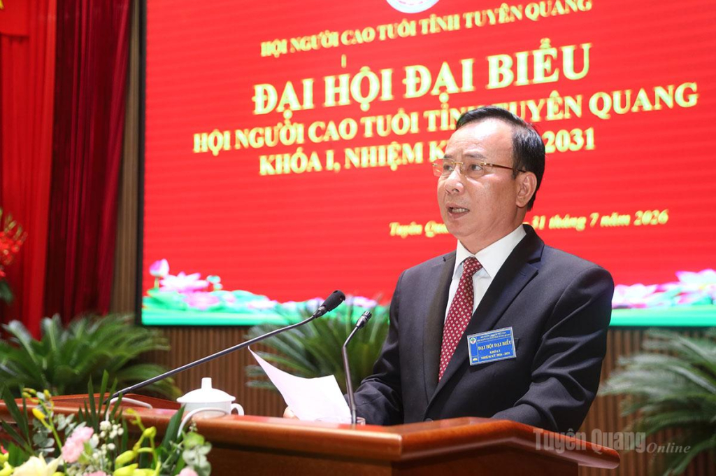 Đồng chí Nguyễn Lam, Phó Chủ tịch Thường trực Trung ương Hội Người cao tuổi Việt Nam phát biểu tại đại hội.