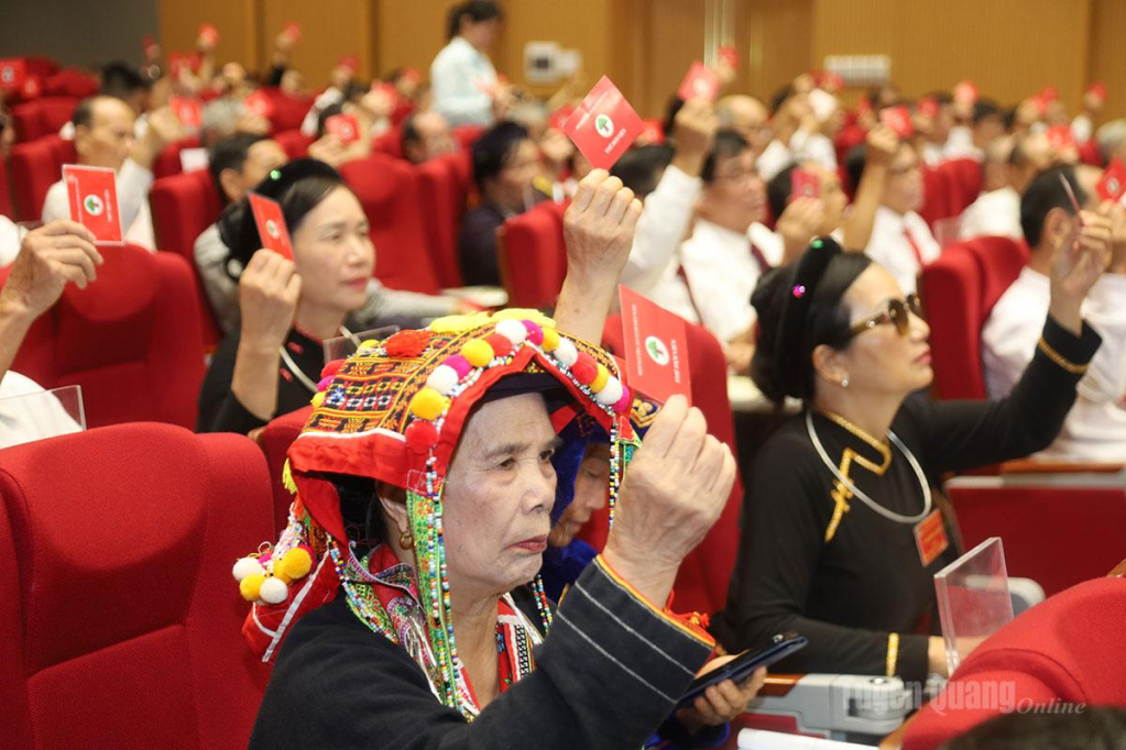 Các đại biểu biểu quyết bầu Ban Chấp hành Hội Người cao tuổi tỉnh nhiệm kỳ 2026 – 2031.