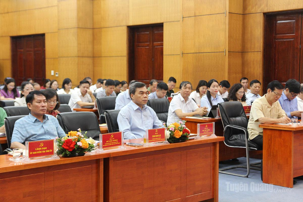 Các đại biểu dự hội thảo.