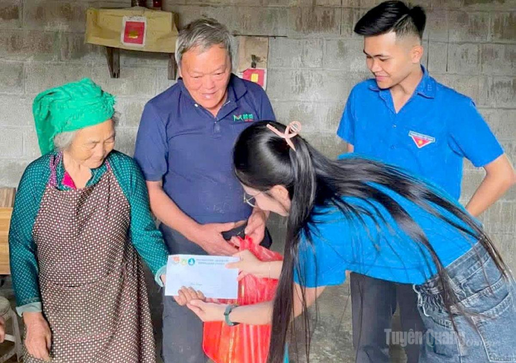 Sinh viên Trường ĐHTT tích cực tham gia các hoạt động tình nguyện vì cộng đồng, góp phần đưa phong trào Dân vận khéo vào cuộc sống bằng những việc làm thiết thực.