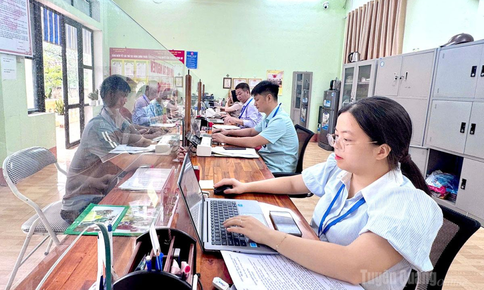 Tận tụy, tr&aacute;ch nhiệm phục vụ Nh&acirc;n d&acirc;n