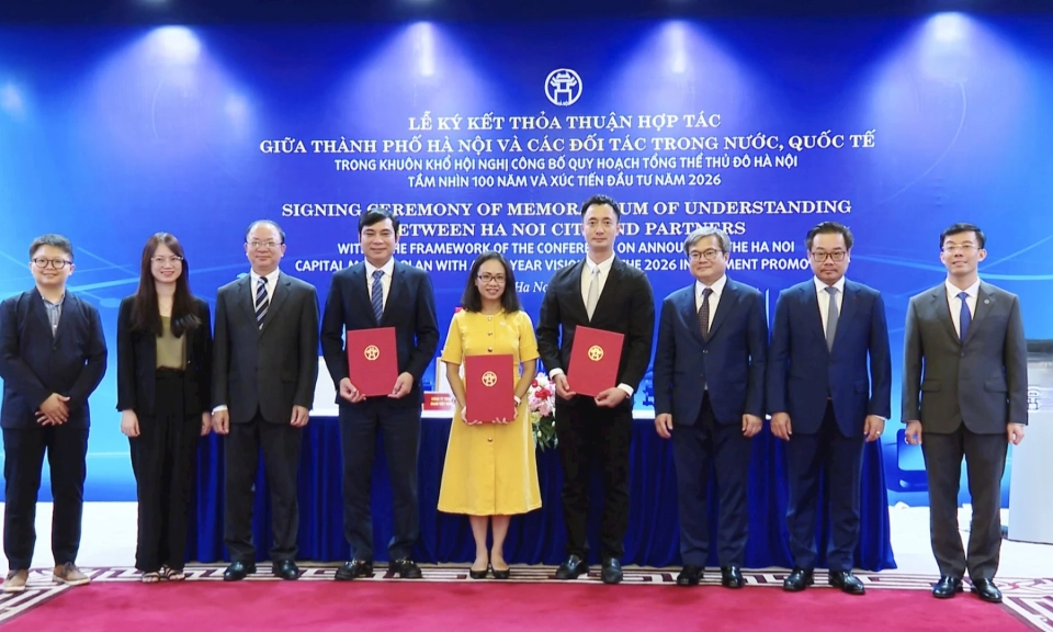 H&agrave; Nội v&agrave; Grab Việt Nam hợp t&aacute;c th&uacute;c đẩy ph&aacute;t triển đ&ocirc; thị th&ocirc;ng minh v&agrave; chuyển đổi số