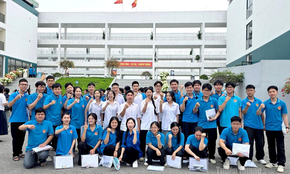 Tuy&ecirc;n Quang c&oacute; 5 m&ocirc;n thi nằm trong nh&oacute;m 10 tỉnh, th&agrave;nh phố c&oacute; điểm trung b&igrave;nh cao nhất cả nước