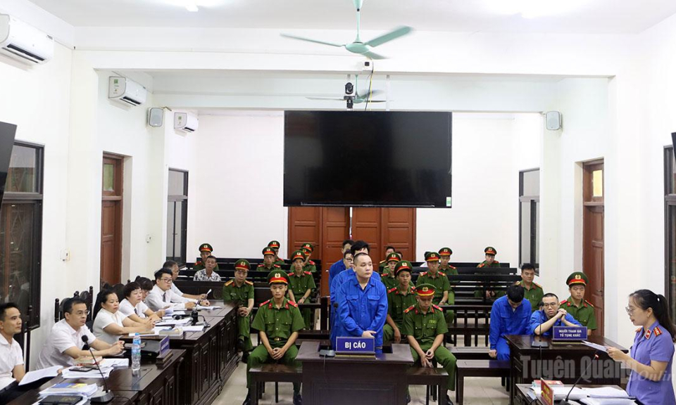 76 năm t&ugrave; cho 4 bị c&aacute;o mua b&aacute;n tr&aacute;i ph&eacute;p chất ma t&uacute;y