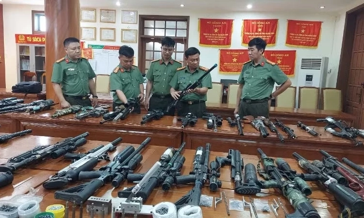 C&ocirc;ng an Quảng Trị triệt ph&aacute; đường d&acirc;y sản xuất, mua b&aacute;n vũ kh&iacute; qu&acirc;n dụng li&ecirc;n tỉnh quy m&ocirc; lớn