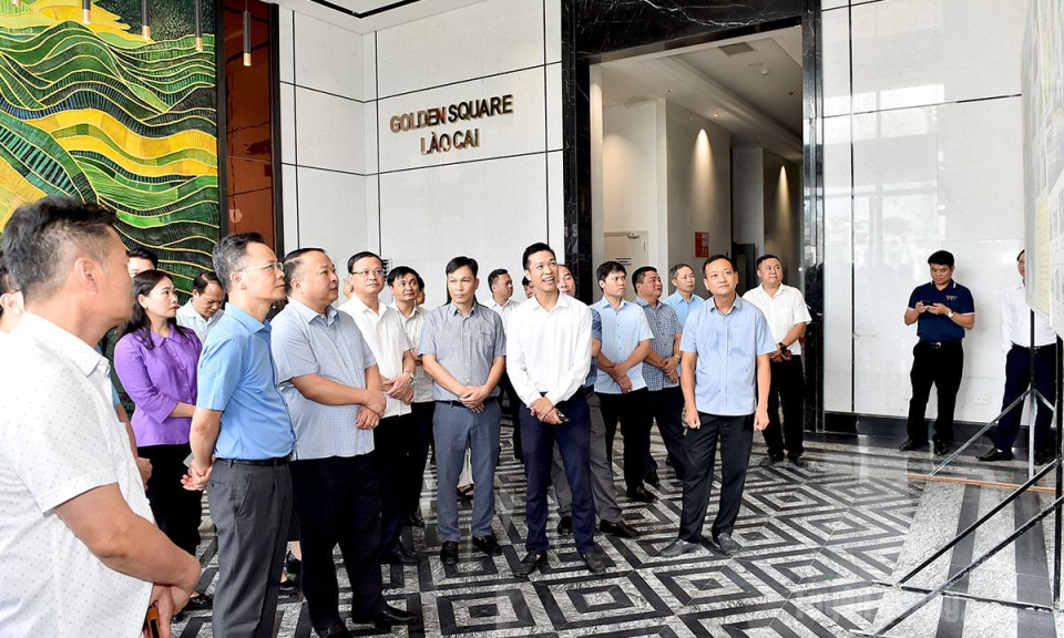 Đo&agrave;n c&ocirc;ng t&aacute;c Ban Thường vụ Tỉnh ủy khảo s&aacute;t dự &aacute;n nh&agrave; ở x&atilde; hội tại tỉnh L&agrave;o Cai
