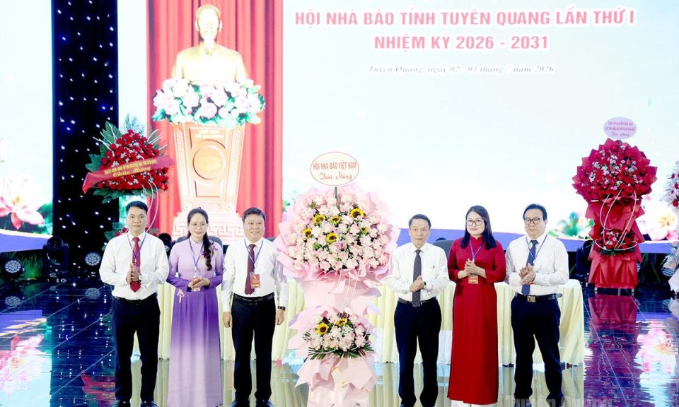 Người l&agrave;m b&aacute;o Tuy&ecirc;n Quang c&ugrave;ng đất nước bước v&agrave;o kỷ nguy&ecirc;n ph&aacute;t triển mới