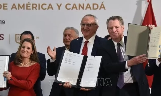 Mỹ th&uacute;c đẩy sửa đổi hiệp định thương mại với Canada v&agrave; Mexico