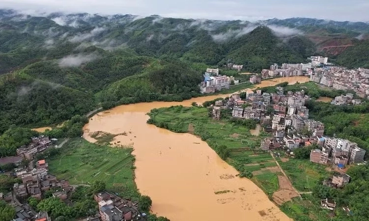 Trung Quốc k&iacute;ch hoạt cơ chế ứng ph&oacute; khẩn cấp với mưa b&atilde;o, lũ lụt ở miền nam