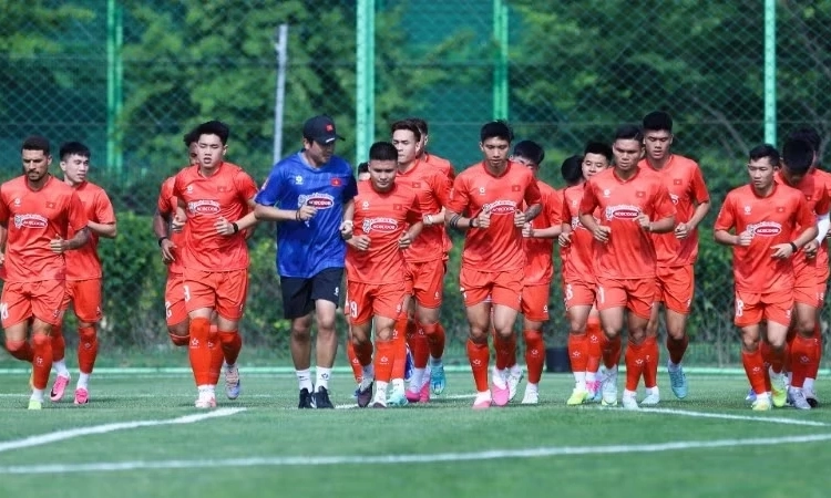 Đội tuyển Việt Nam hứng khởi bước v&agrave;o đợt tập huấn tại H&agrave;n Quốc