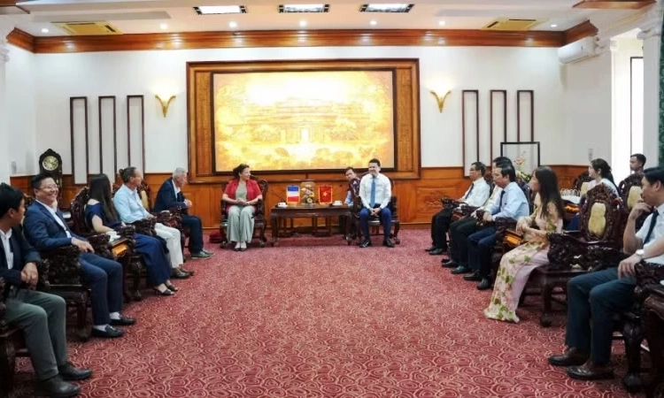 Th&agrave;nh phố Huế v&agrave; Cergy (Cộng h&ograve;a Ph&aacute;p): Tiếp nối h&agrave;nh tr&igrave;nh hợp t&aacute;c hữu nghị v&igrave; ph&aacute;t triển bền vững