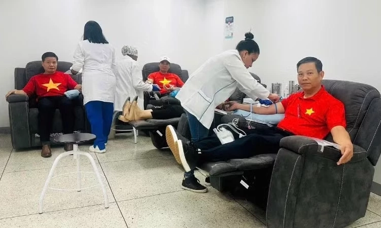 Những giọt m&aacute;u hồng - Ấm t&igrave;nh đo&agrave;n kết Việt Nam-Venezuela