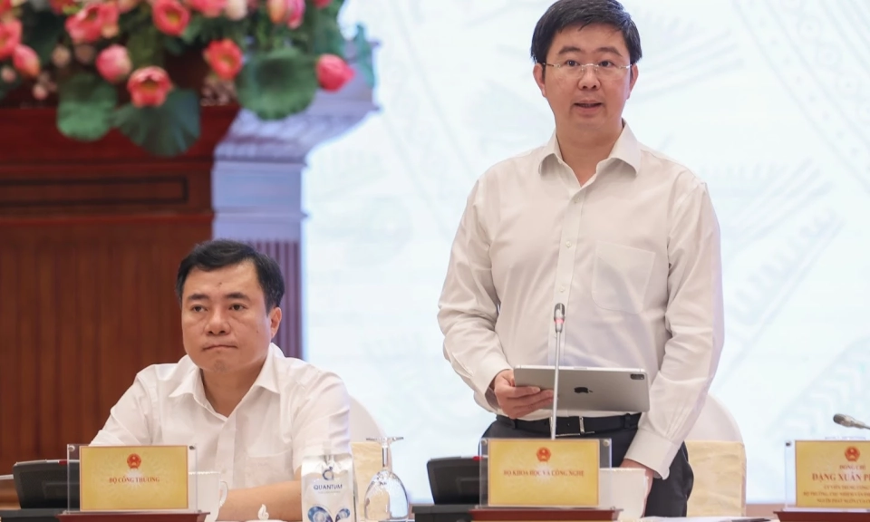 Đẩy nhanh tiến độ triển khai c&aacute;c nhiệm vụ ph&aacute;t triển c&ocirc;ng nghệ chiến lược