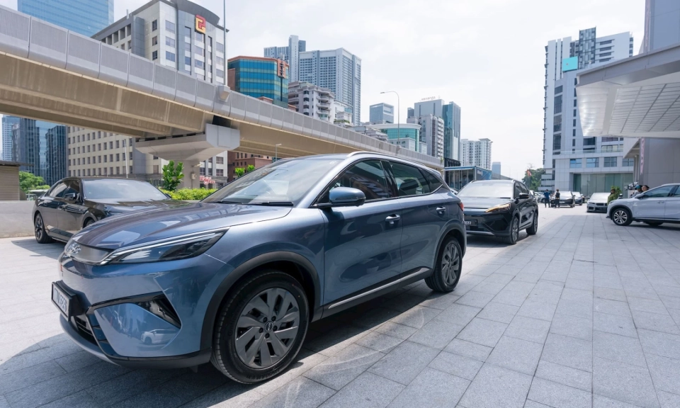Malaysia bắt đầu siết quy định đối với xe điện nhập khẩu nguy&ecirc;n chiếc