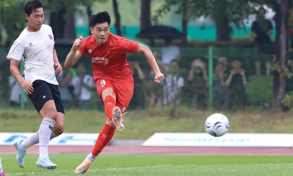 Đội tuyển Việt Nam thắng 6-0 trong trận đấu tập đầu ti&ecirc;n tại H&agrave;n Quốc