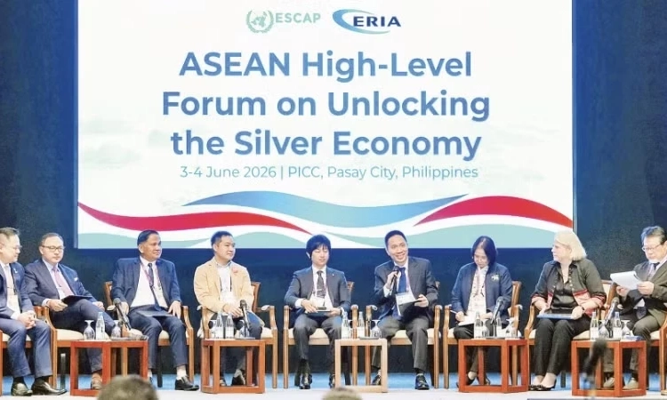 ASEAN tăng cường đo&agrave;n kết trước biến động