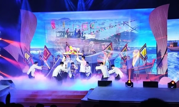 D&acirc;n ca ba miền hội tụ ở Huế, lan tỏa gi&aacute; trị di sản văn h&oacute;a Việt