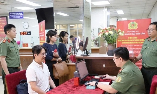 Quy định chế độ đối với người lưu tr&uacute; trong thời gian chờ xuất cảnh