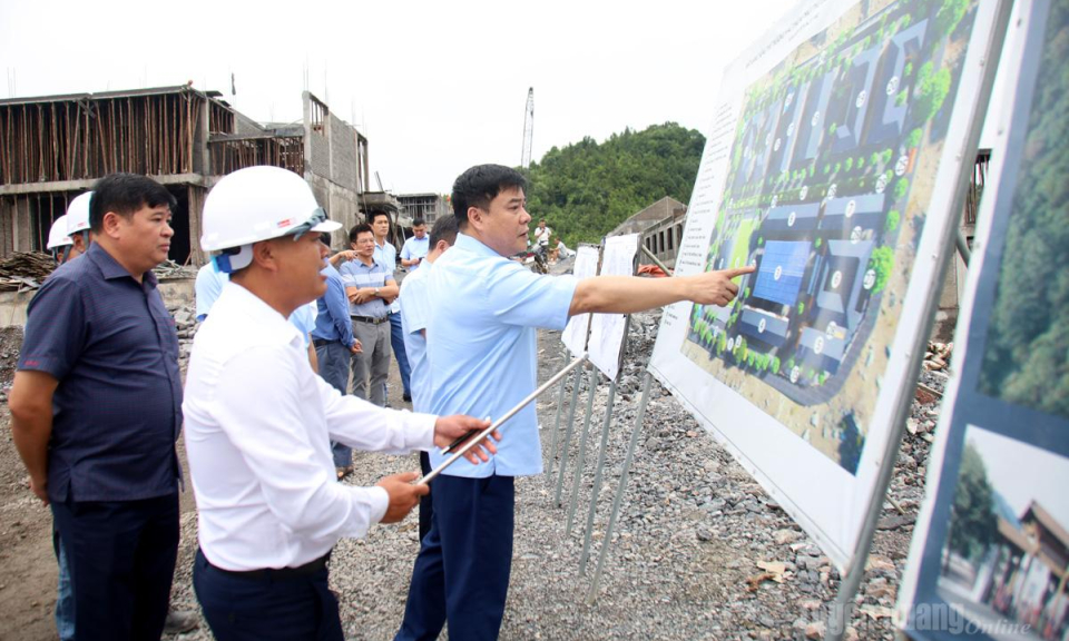 Tăng ca, tăng k&iacute;p thi c&ocirc;ng x&acirc;y dựng Trường Phổ th&ocirc;ng nội tr&uacute; li&ecirc;n cấp Sơn Vĩ