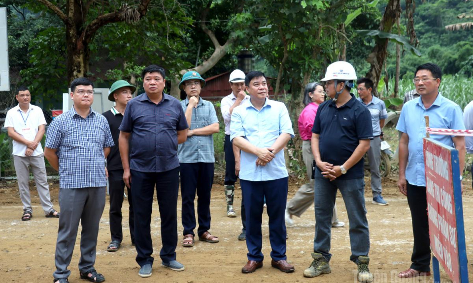 Ph&oacute; Chủ tịch UBND tỉnh Ho&agrave;ng Gia Long kiểm tra tiến độ c&aacute;c Dự &aacute;n Trường phổ th&ocirc;ng nội tr&uacute; li&ecirc;n cấp v&agrave; khu vực nguy cơ sạt lở ở Đồng Văn