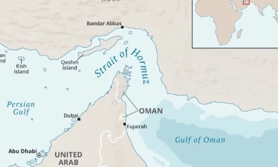 T&agrave;u thương mại ở Eo biển Hormuz tr&uacute;ng t&ecirc;n lửa, nghi của Iran