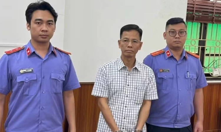 Khởi tố nguy&ecirc;n thẩm ph&aacute;n T&ograve;a &aacute;n nh&acirc;n d&acirc;n Th&agrave;nh phố H&agrave; Nội
