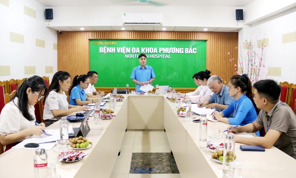 Đo&agrave;n gi&aacute;m s&aacute;t li&ecirc;n ng&agrave;nh l&agrave;m việc với Bệnh viện Đa khoa Phương Bắc
