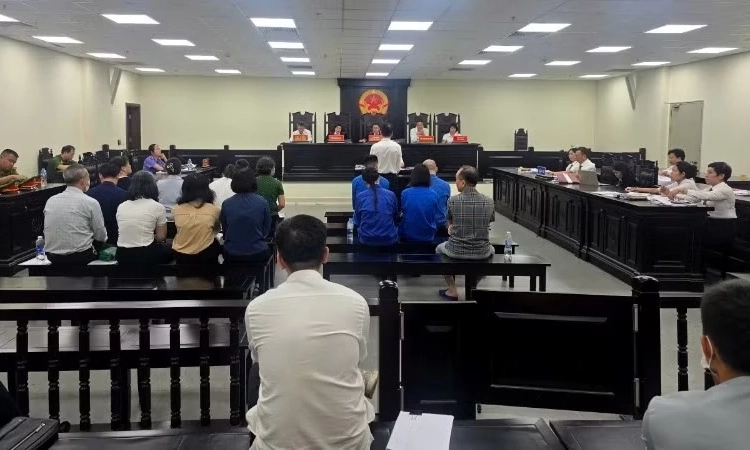 X&eacute;t xử nh&oacute;m c&aacute;n bộ nhận tiền tỷ để "tạo điều kiện" cấp ph&eacute;p h&agrave;nh nghề y, dược tư nh&acirc;n