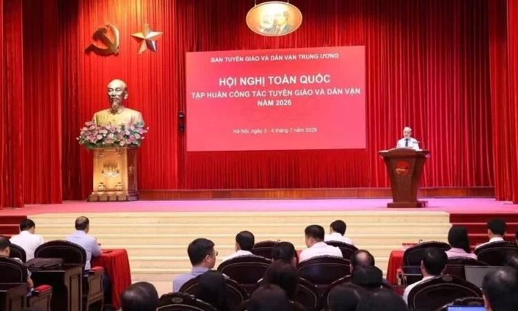 N&acirc;ng cao chất lượng định hướng dư luận x&atilde; hội