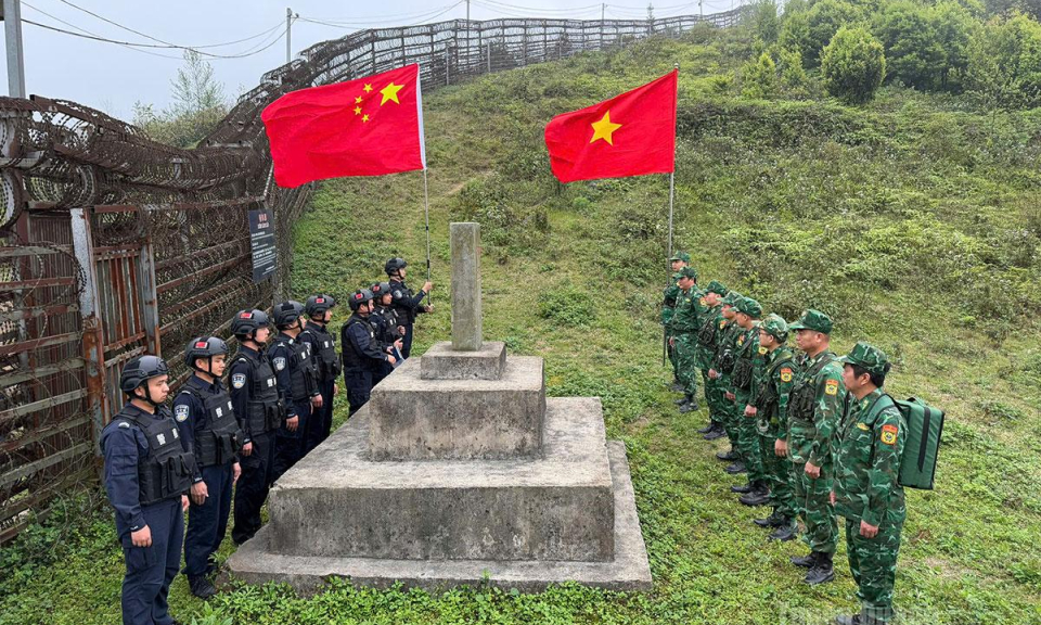 Th&agrave;nh lũy bi&ecirc;n cương