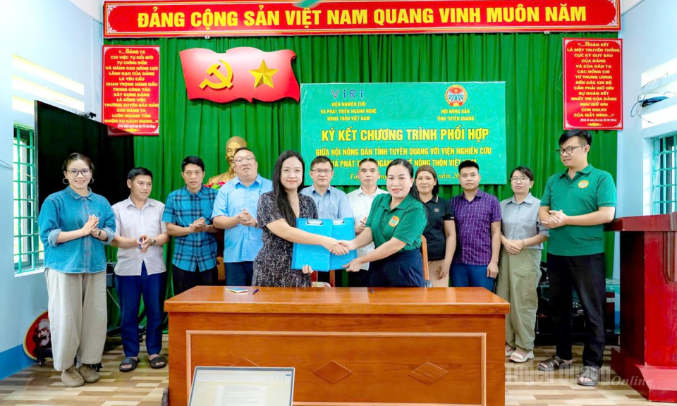 Hội N&ocirc;ng d&acirc;n tỉnh k&yacute; kết chương tr&igrave;nh phối hợp với Viện Nghi&ecirc;n cứu v&agrave; Ph&aacute;t triển ng&agrave;nh nghề n&ocirc;ng th&ocirc;n