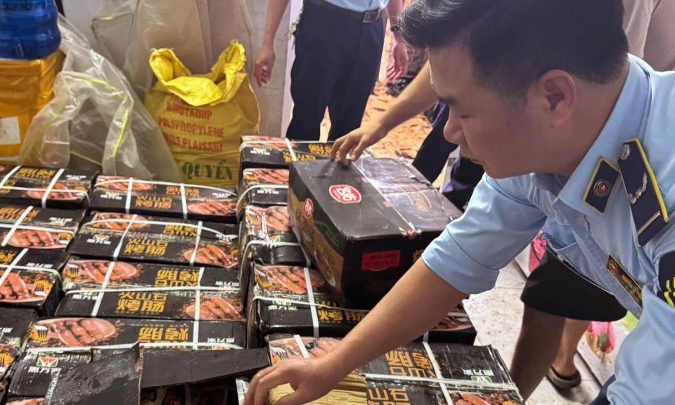 Mu&ocirc;́n ngăn chặn thực ph&acirc;̉m &ldquo;b&acirc;̉n&rdquo; c&acirc;̀n hoàn thi&ecirc;̣n hành lang pháp lý