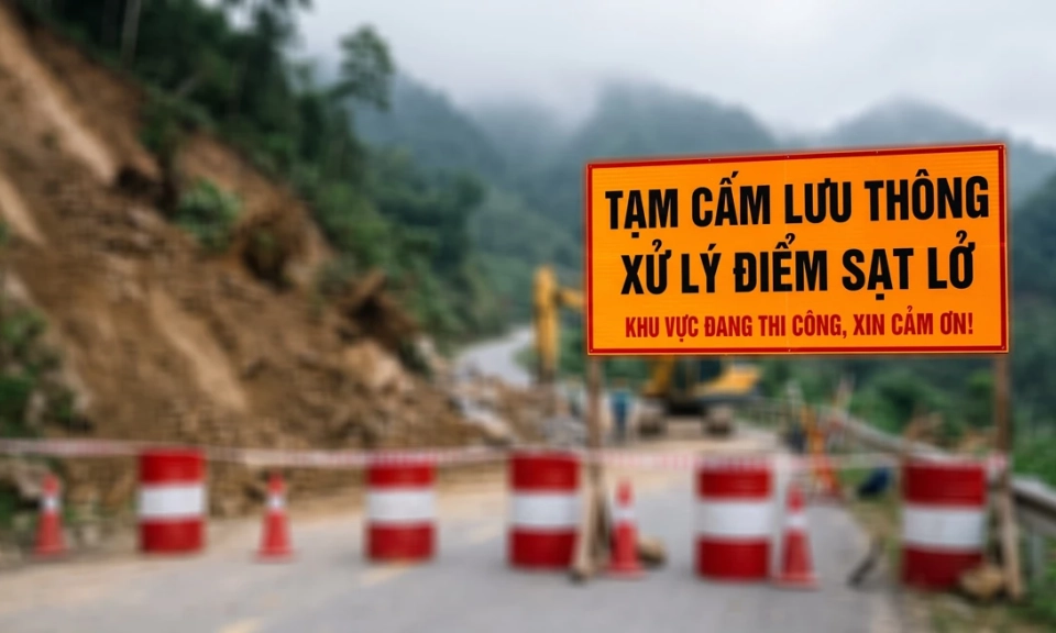 Tạm cấm lưu th&ocirc;ng qua dốc Thanh Long để xử l&yacute; điểm sạt lở nguy hiểm