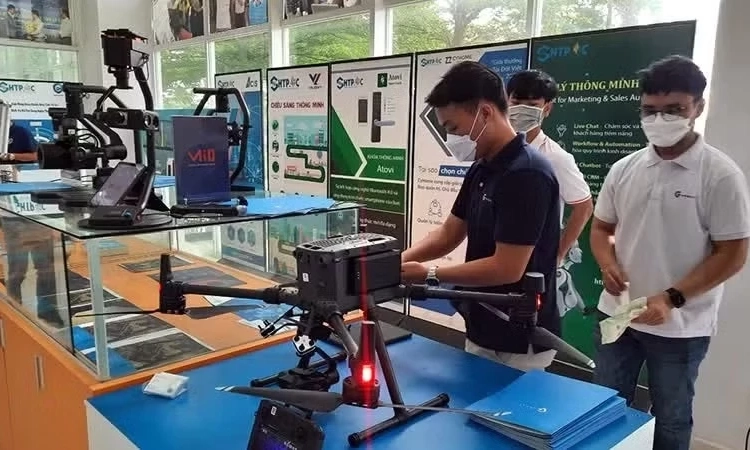 Quyết liệt v&agrave; ki&ecirc;n tr&igrave; tạo đột ph&aacute; trong khoa học, c&ocirc;ng nghệ