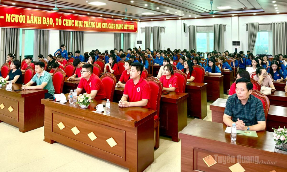 N&acirc;ng cao kỹ năng cho lực lượng t&igrave;nh nguyện vi&ecirc;n "H&agrave;nh tr&igrave;nh đỏ" năm 2026