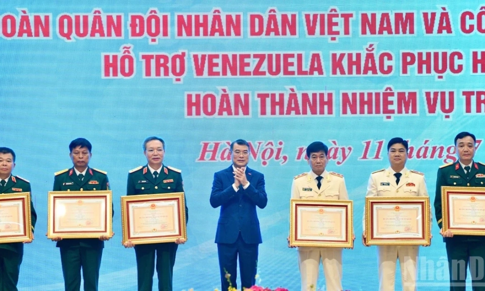 [Ảnh] Thủ tướng L&ecirc; Minh Hưng dự Lễ tuy&ecirc;n dương Đo&agrave;n cứu hộ, cứu nạn Việt Nam hỗ trợ Venezuela khắc phục hậu quả động đất