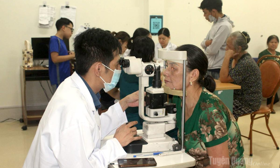 Chương tr&igrave;nh &ldquo;Mắt s&aacute;ng tuổi v&agrave;ng&rdquo;