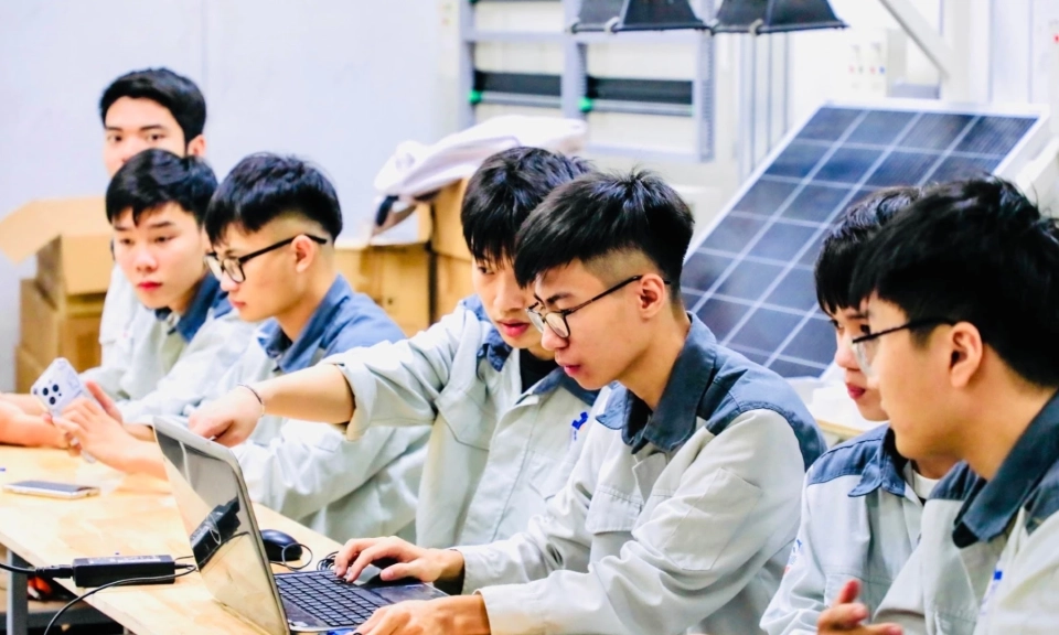 Ch&iacute;nh s&aacute;ch thu h&uacute;t v&agrave; ph&aacute;t triển nguồn nh&acirc;n lực c&ocirc;ng nghệ cao từ ng&agrave;y 1-7