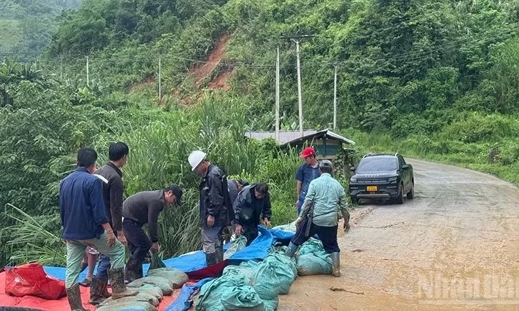 L&agrave;o đặt mục ti&ecirc;u đưa hơn 100.000 hộ gia đ&igrave;nh tho&aacute;t ngh&egrave;o trong 4 năm tới