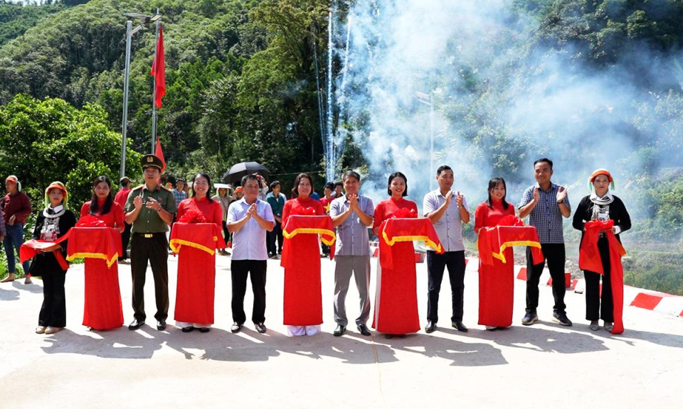 Kh&aacute;nh th&agrave;nh c&ocirc;ng tr&igrave;nh cầu v&agrave; tuyến đường b&ecirc; t&ocirc;ng tại x&atilde; Ngọc Đường