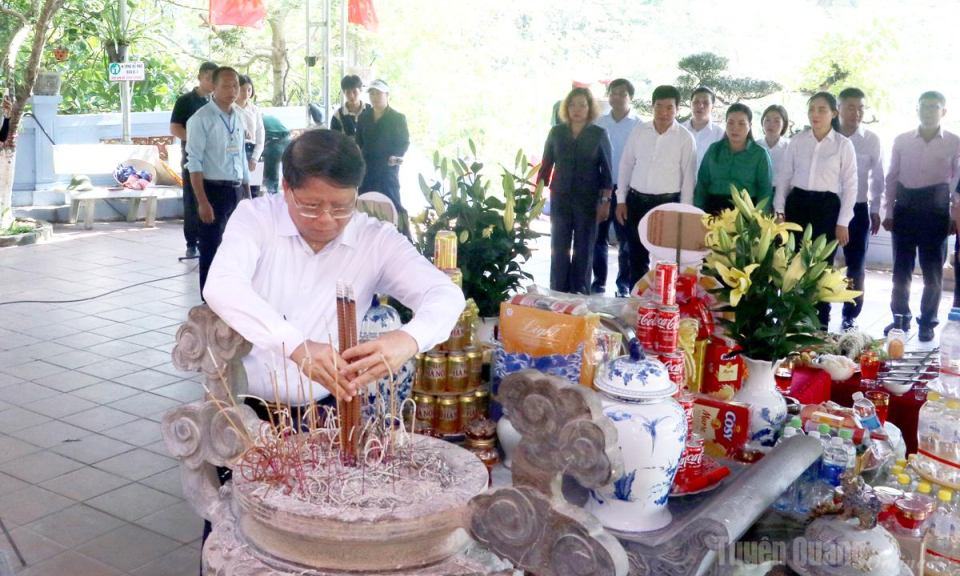 Đảng uỷ v&agrave; Cơ quan Uỷ ban MTTQ Việt Nam tỉnh d&acirc;ng hương nh&acirc;n kỷ niệm 79 năm Ng&agrave;y Thương binh - Liệt sĩ (27/7/1947 - 27/7/2026)