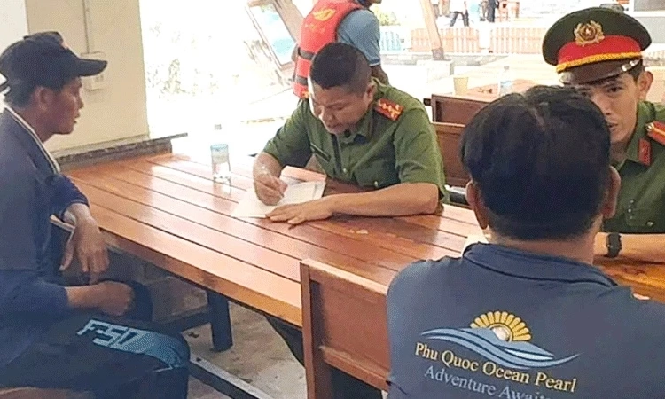 Khởi tố vụ &aacute;n h&igrave;nh sự, tạm giữ thuyền trưởng vụ lật ca-n&ocirc; ở Ph&uacute; Quốc l&agrave;m 15 du kh&aacute;ch tử vong