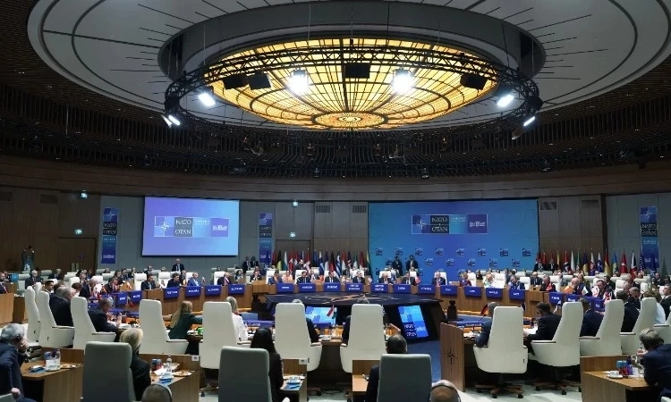 NATO thể hiện thiện ch&iacute; đối thoại với Nga