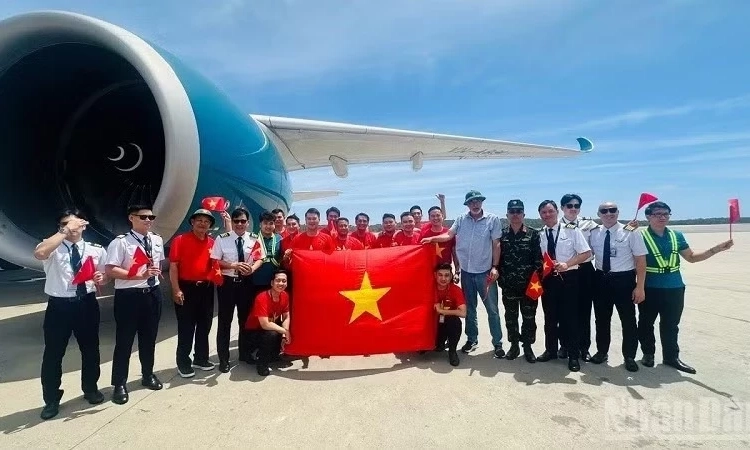Vietnam Airlines đ&oacute;n 124 c&aacute;n bộ, chiến sĩ ho&agrave;n th&agrave;nh nhiệm vụ tại Venezuela về nước