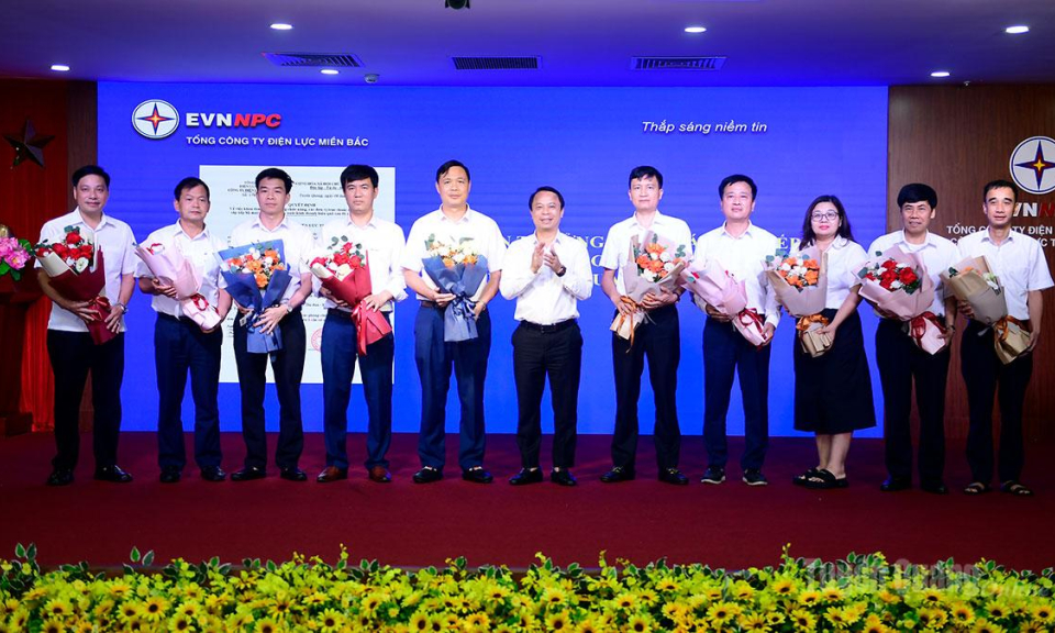 C&ocirc;ng ty Điện lực Tuy&ecirc;n Quang triển khai nhiệm vụ 6 th&aacute;ng cuối năm v&agrave; đ&aacute;nh gi&aacute; sau 1 năm s&aacute;p nhập
