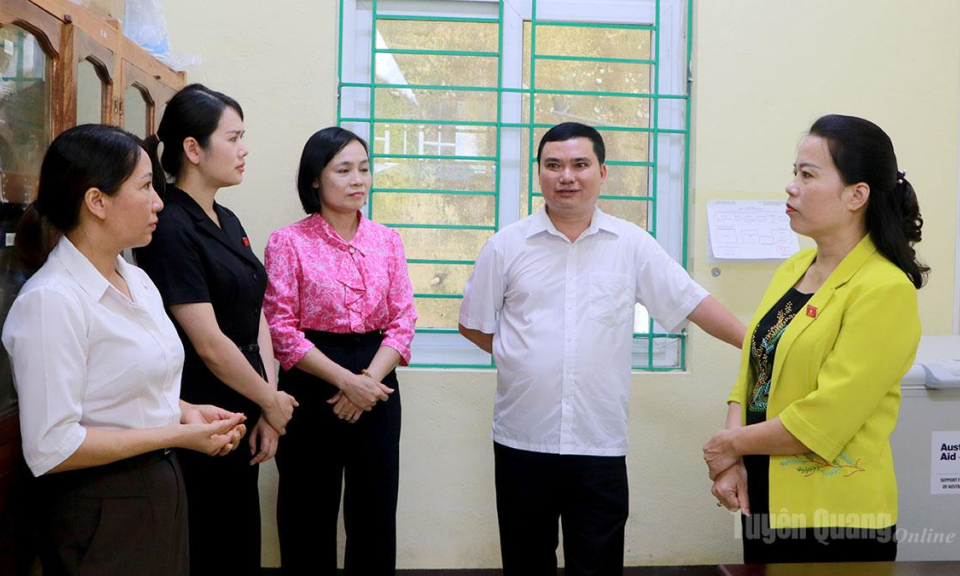 Đo&agrave;n ĐBQH tỉnh khảo s&aacute;t hoạt động c&aacute;c đơn vị sự nghiệp c&ocirc;ng lập tại x&atilde; Ho&agrave;ng Su Ph&igrave;