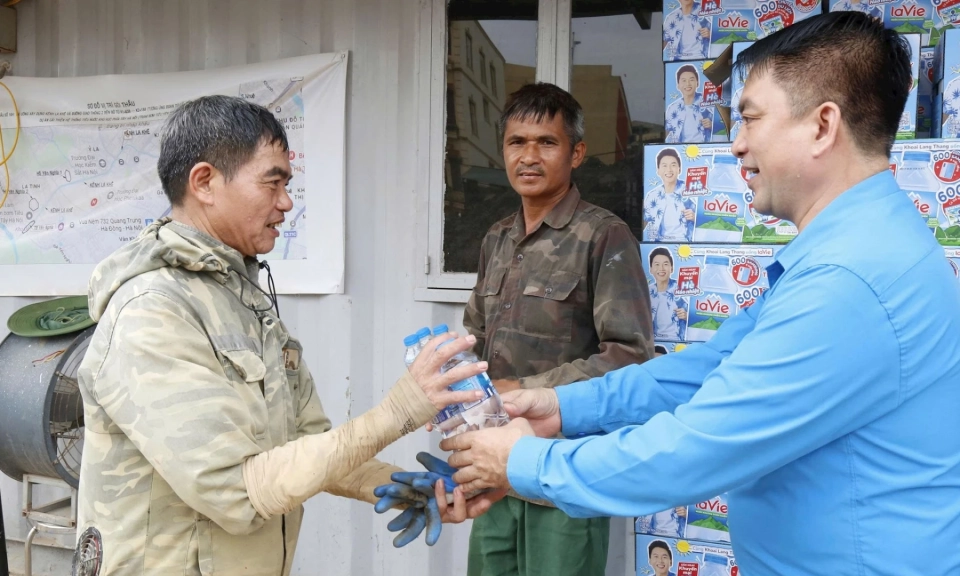 Miễn thuế đối với phần thu nhập từ l&agrave;m đ&ecirc;m, l&agrave;m th&ecirc;m giờ: Người lao động hưởng lợi