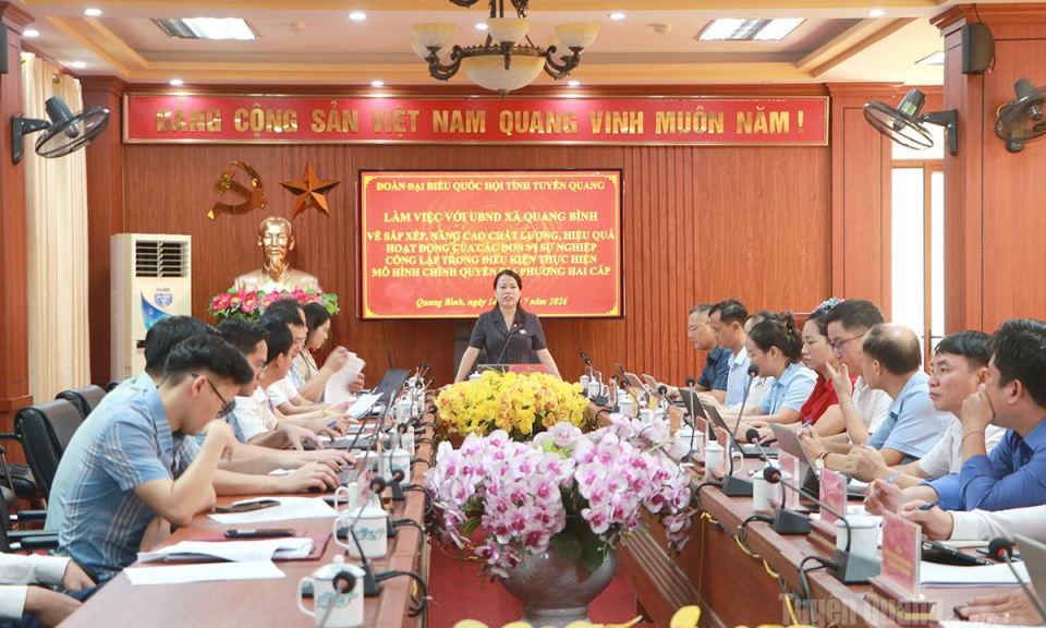 Đo&agrave;n ĐBQH tỉnh khảo s&aacute;t hoạt động c&aacute;c đơn vị sự nghiệp c&ocirc;ng lập tại x&atilde; Quang B&igrave;nh