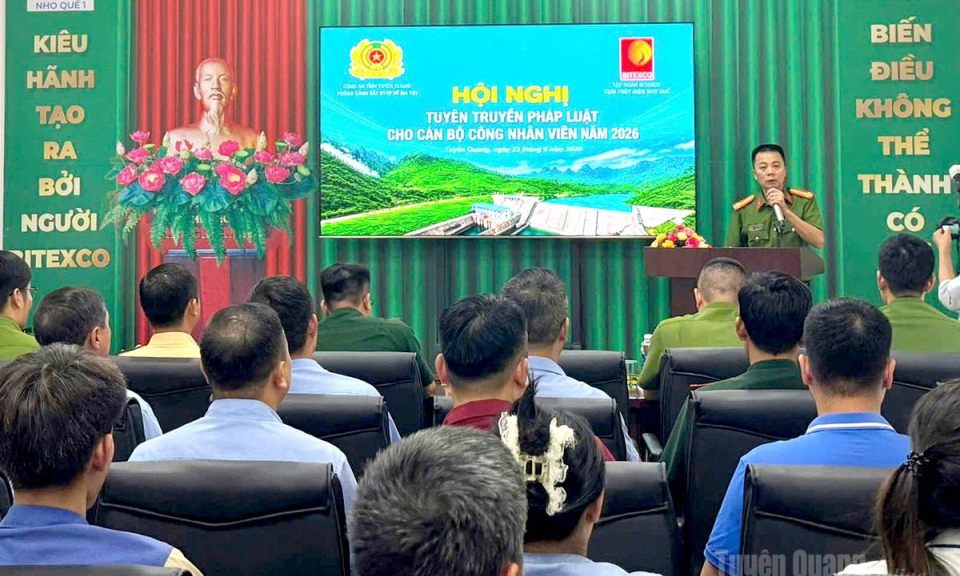 Tận t&acirc;m đưa ph&aacute;p luật ph&ograve;ng, chống ma t&uacute;y đến gần Nh&acirc;n d&acirc;n