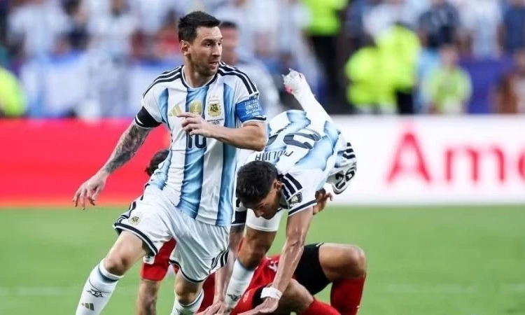 Cơ hội chia đều cho cả Anh v&agrave; Argentina